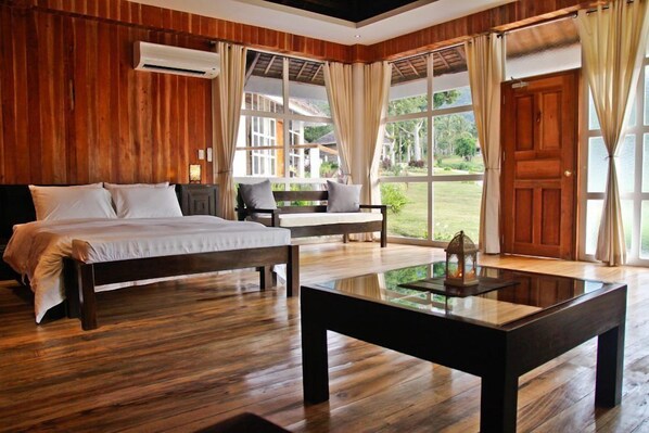 Deluxe Villa | Individually decorated, individually furnished, desk, bed sheets