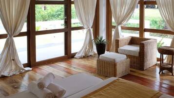 Individuell dekoriert, individuell eingerichtet, Schreibtisch