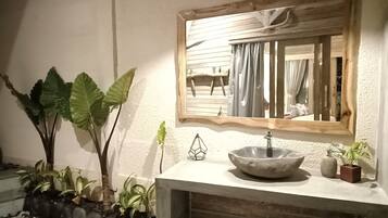 Deluxe-Doppelzimmer | Waschbecken im Bad