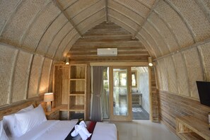 In-room safe, free WiFi, bed sheets - Kompyang Cottage (Penida Island)
