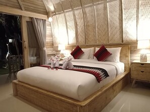 Deluxe Double Room with Bathtub | In-room safe, free WiFi, bed sheets - Kompyang Cottage (Penida Island)