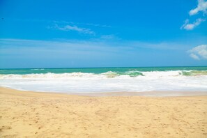 Beach nearby, white sand, free beach shuttle - Heaven in Satin Woods Rekawa (Rekawa)