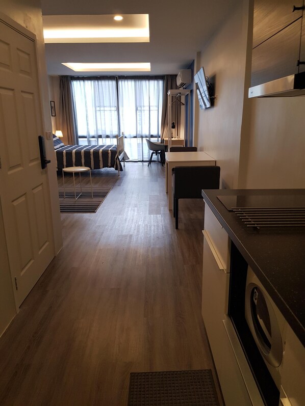 1 bedroom, desk, iron/ironing board, WiFi - Cozy Studio 1 in Sathorn (BTS Surasak&Chongnonsi) (Bangkok)