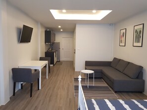 TV - Cozy Studio 1 in Sathorn (BTS Surasak&Chongnonsi) (Bangkok)
