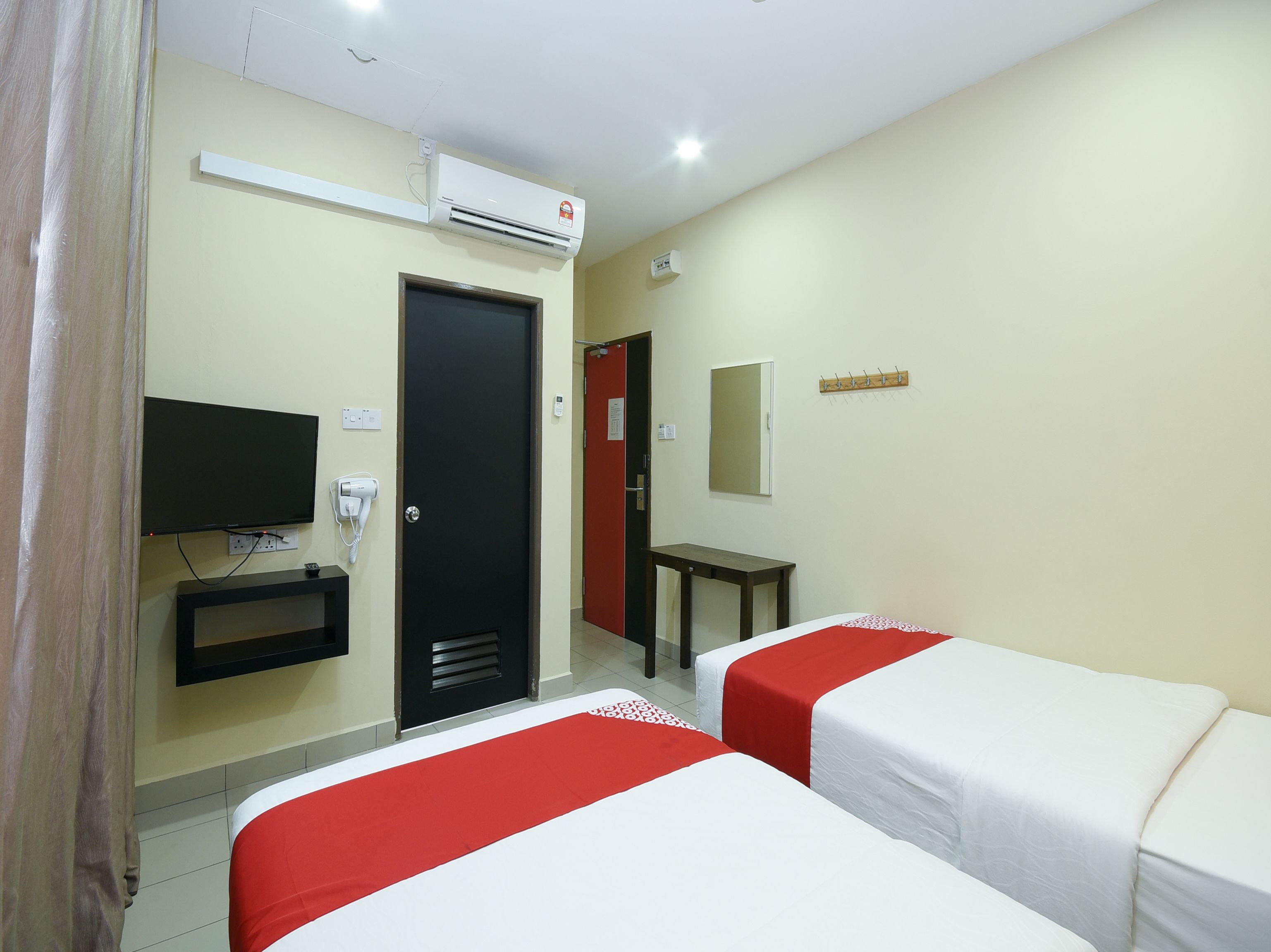 standard twin room | free wifi, bed sheets