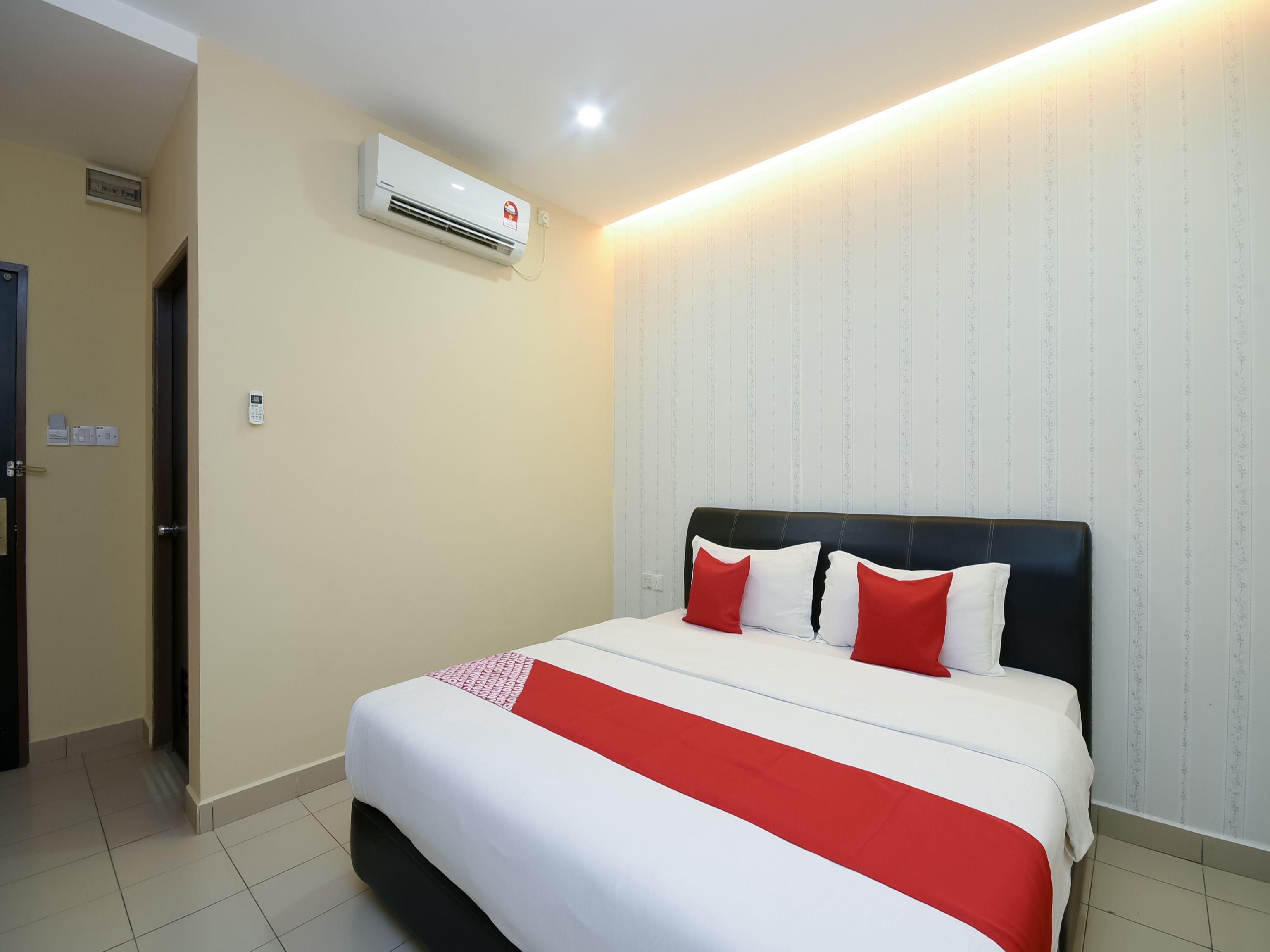 standard double room, 1 king bed | free wifi, bed sheets