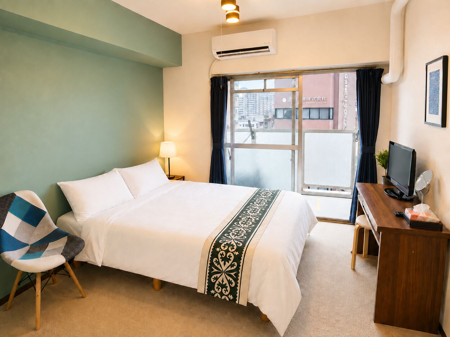 Apartamento, 1 cama de casal, sacada, vista para a cidade (604) | 1 quarto, escrivaninha, ferros/tábuas de passar roupa, Wi-Fi de cortesia
