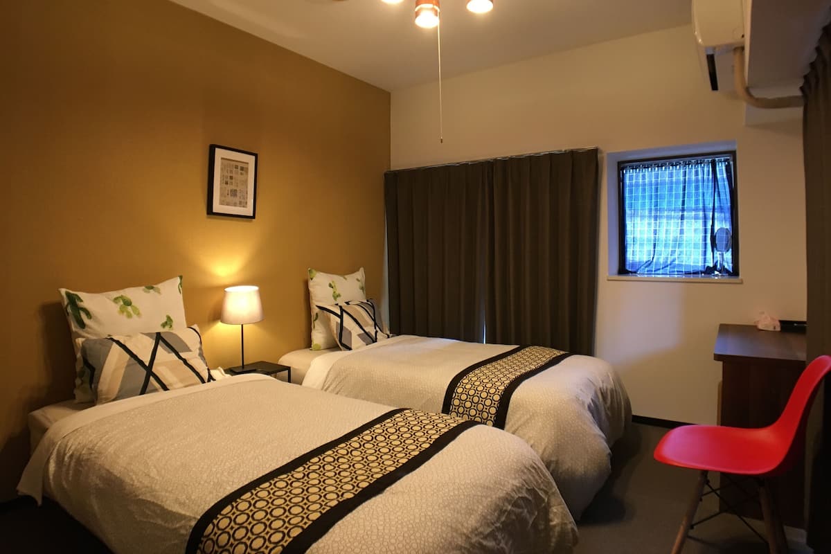 1 chambre, bureau, fer et planche à repasser, Wi-Fi gratuit