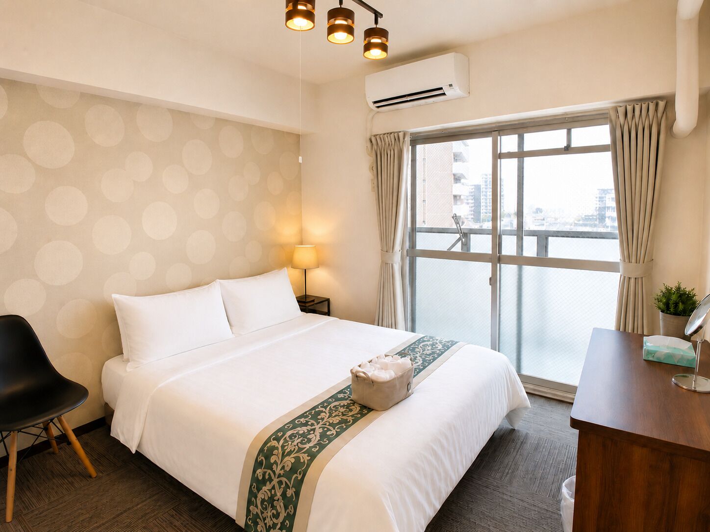 Apartamento, 1 cama de casal, sacada, vista para a cidade (704) | 1 quarto, escrivaninha, ferros/tábuas de passar roupa, Wi-Fi de cortesia