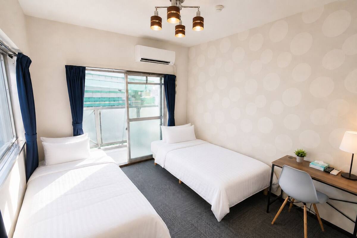 Apartamento, 2 camas individuales, balcón, vistas a la ciudad (502) | 1 dormitorio, escritorio, tabla de planchar con plancha y wifi gratis