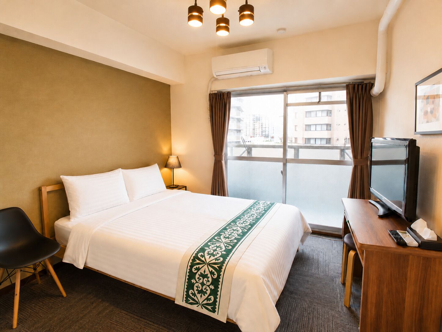 Apartamento, 1 cama de casal, sacada, vista para a cidade (504) | 1 quarto, escrivaninha, ferros/tábuas de passar roupa, Wi-Fi de cortesia