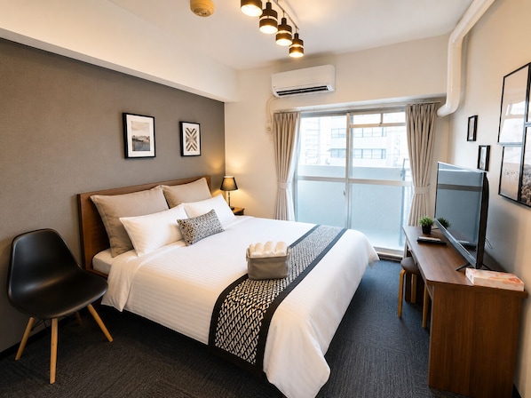 Appartement, 1 lit double, balcon, vue sur la ville (404) | 1 chambre, bureau, fer et planche à repasser, accès au Wi-Fi (inclus)