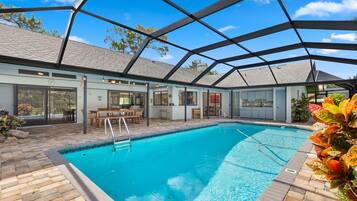 حمّام سباحة خارجي