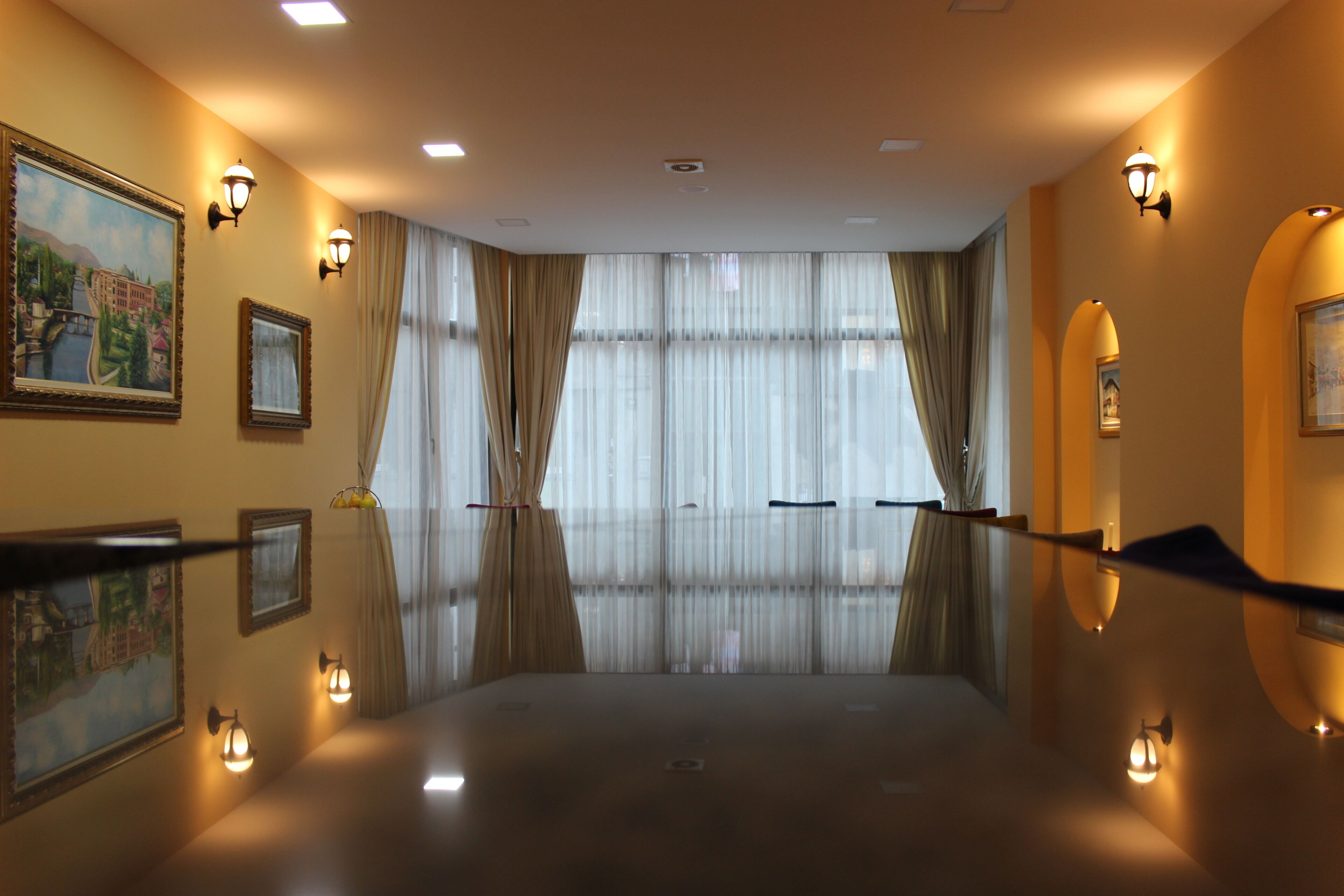 تفاصيل الفندق من الداخل