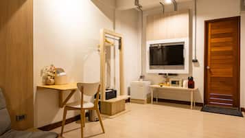 Deluxe Double Room | Minibar, in-room safe, blackout drapes, iron/ironing board