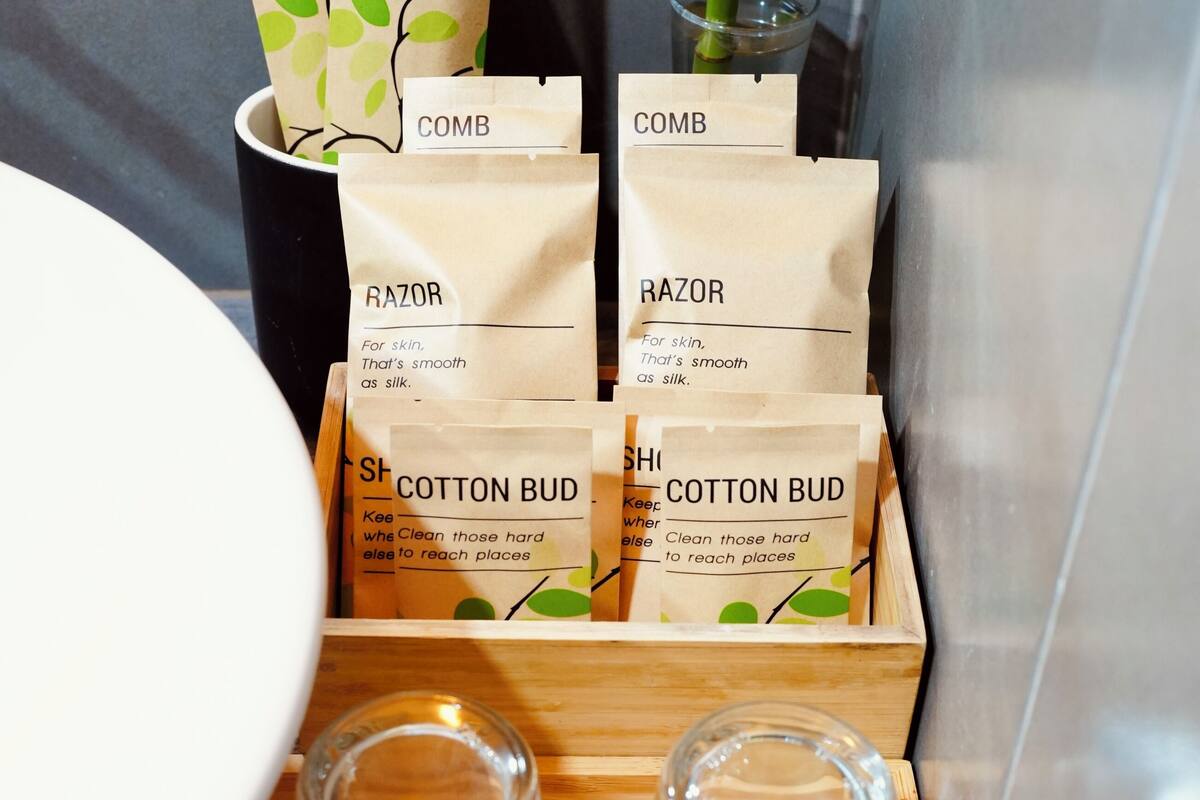 shower, rainfall showerhead, free toiletries, hair dryer