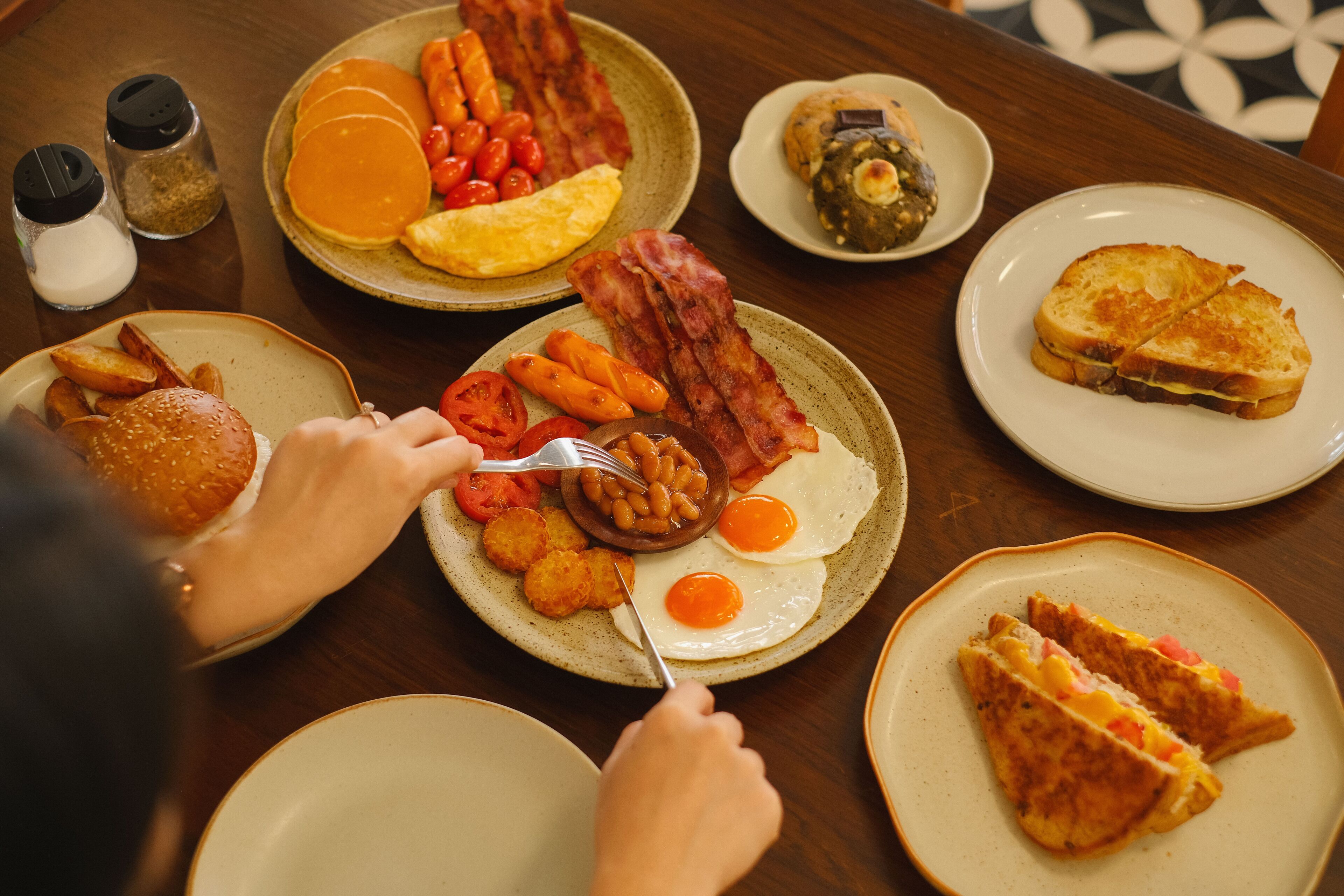 daily english breakfast (thb 300 per person)