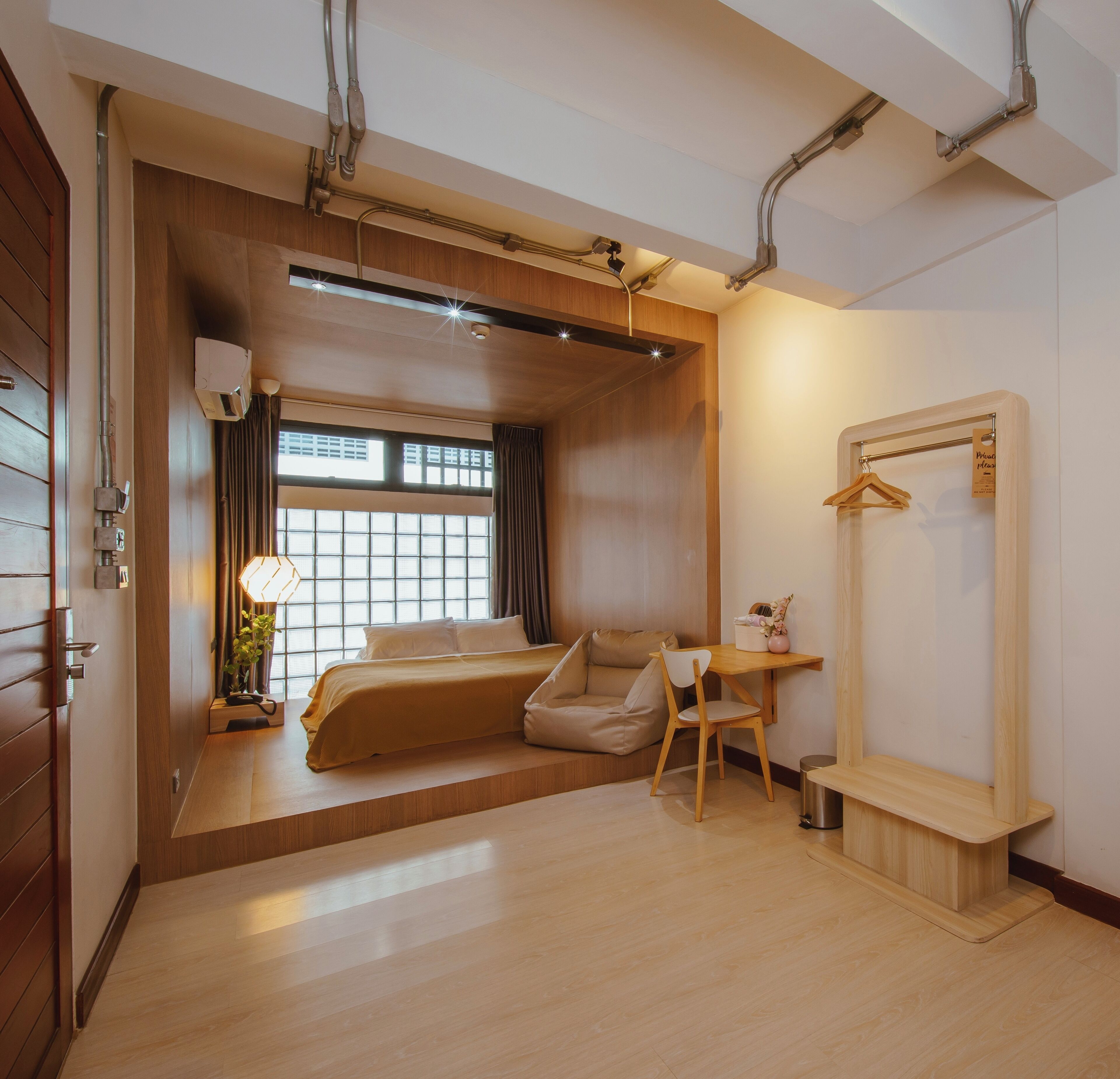 deluxe double room | minibar, in-room safe, blackout curtains, iron/ironing board