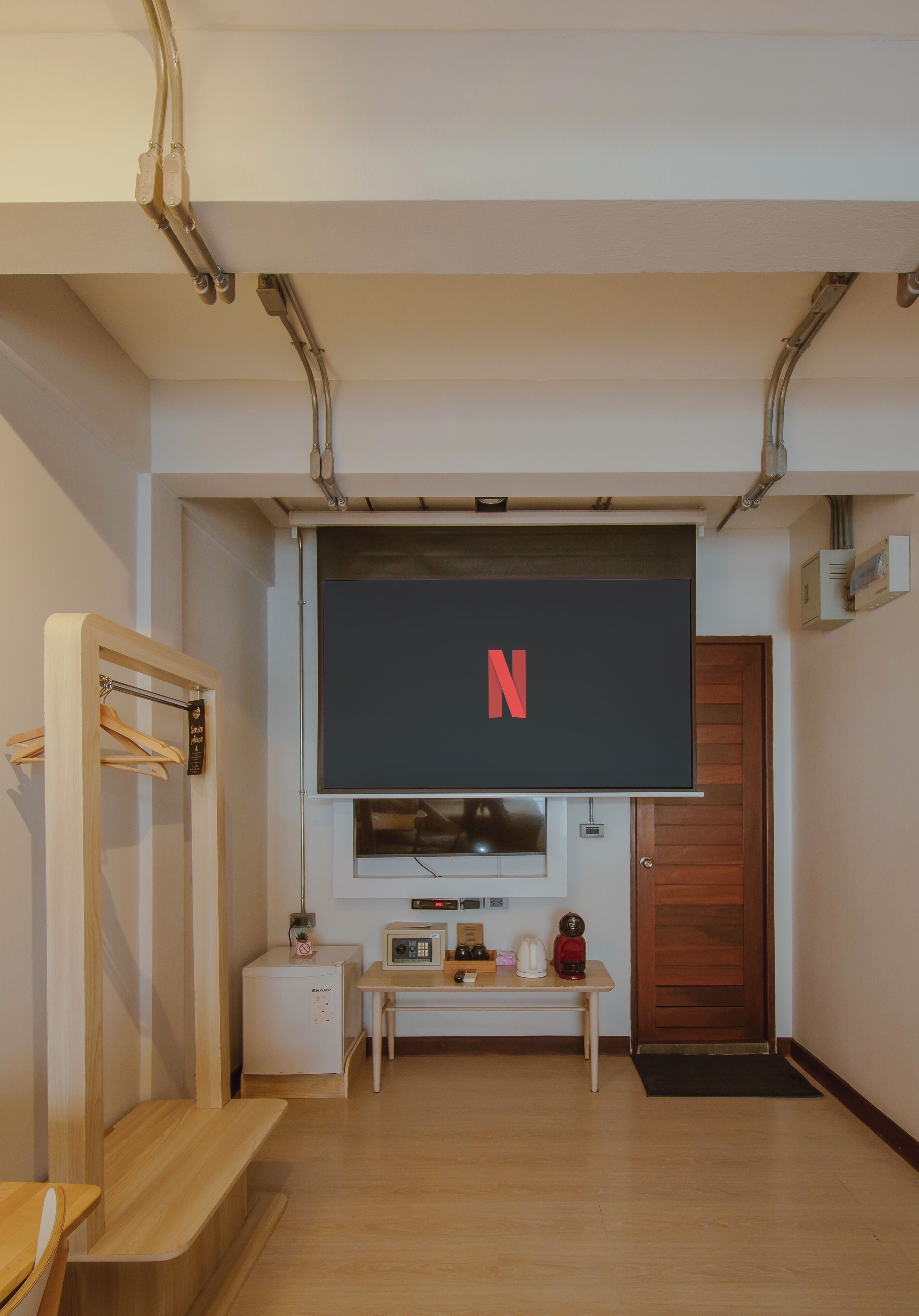 deluxe double room | minibar, in-room safe, blackout curtains, iron/ironing board