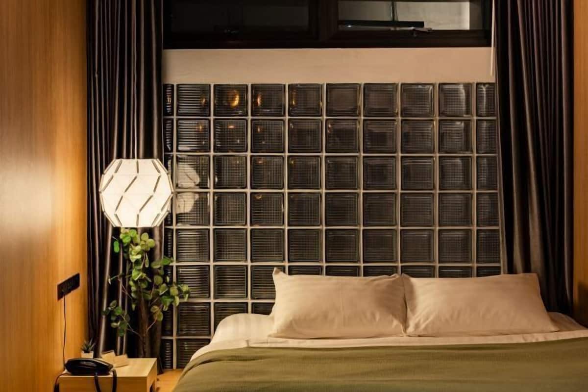 Minibar, coffres-forts dans les chambres, rideaux occultants