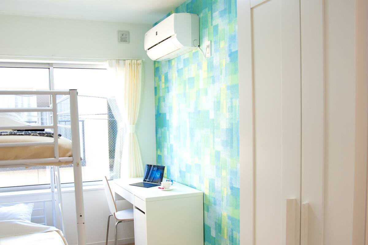 Departamento básico | 10 habitaciones, espacio para trabajar con laptop y insonorización