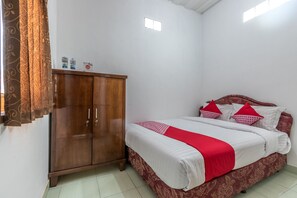 Standard Double Room | Desk, free WiFi, bed sheets - Hotel O Kost Arie 1 (Jakarta)