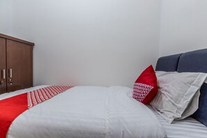 Enkeltrom – standard | Skrivebord, wi-fi (inkludert) og sengetøy