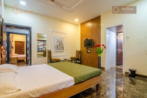 Luxury Villa | Desk - Malhar Villa (Murud)