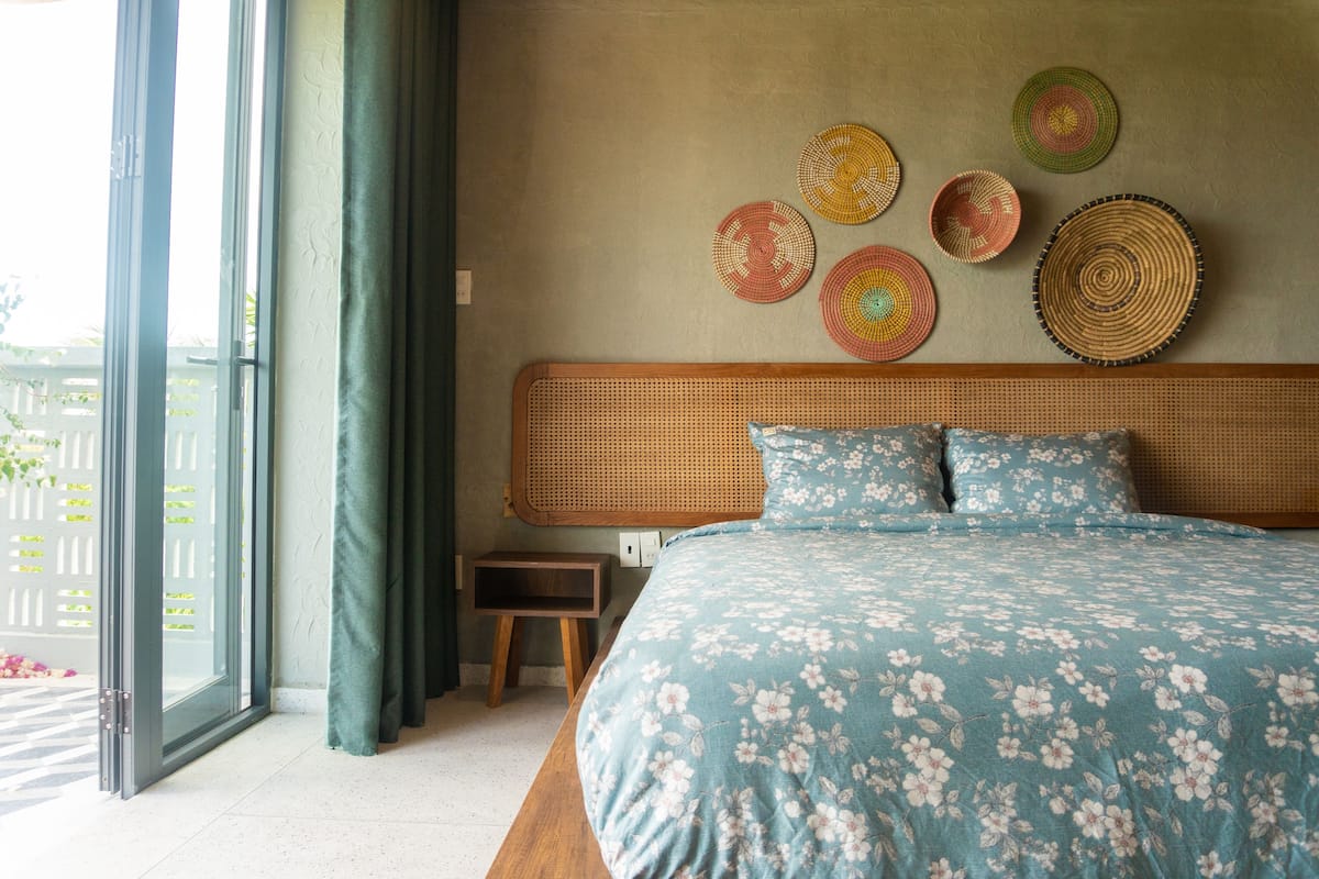 Deluxe Room | 1 bedroom, minibar, desk, WiFi (free)