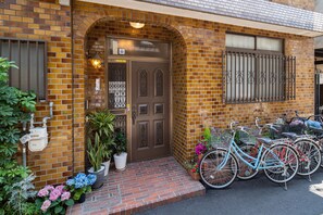 숙박 시설 입구