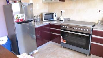 Apartemen Ekonomi, 3 kamar tidur | Dapur pribadi | Lemari es besar, microwave, oven, dan kompor