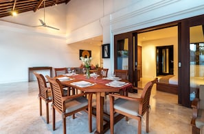 In-room dining - Villa Lalang Temu (Jimbaran)
