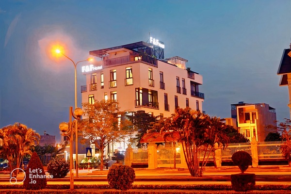 Vista frontal de la propiedad