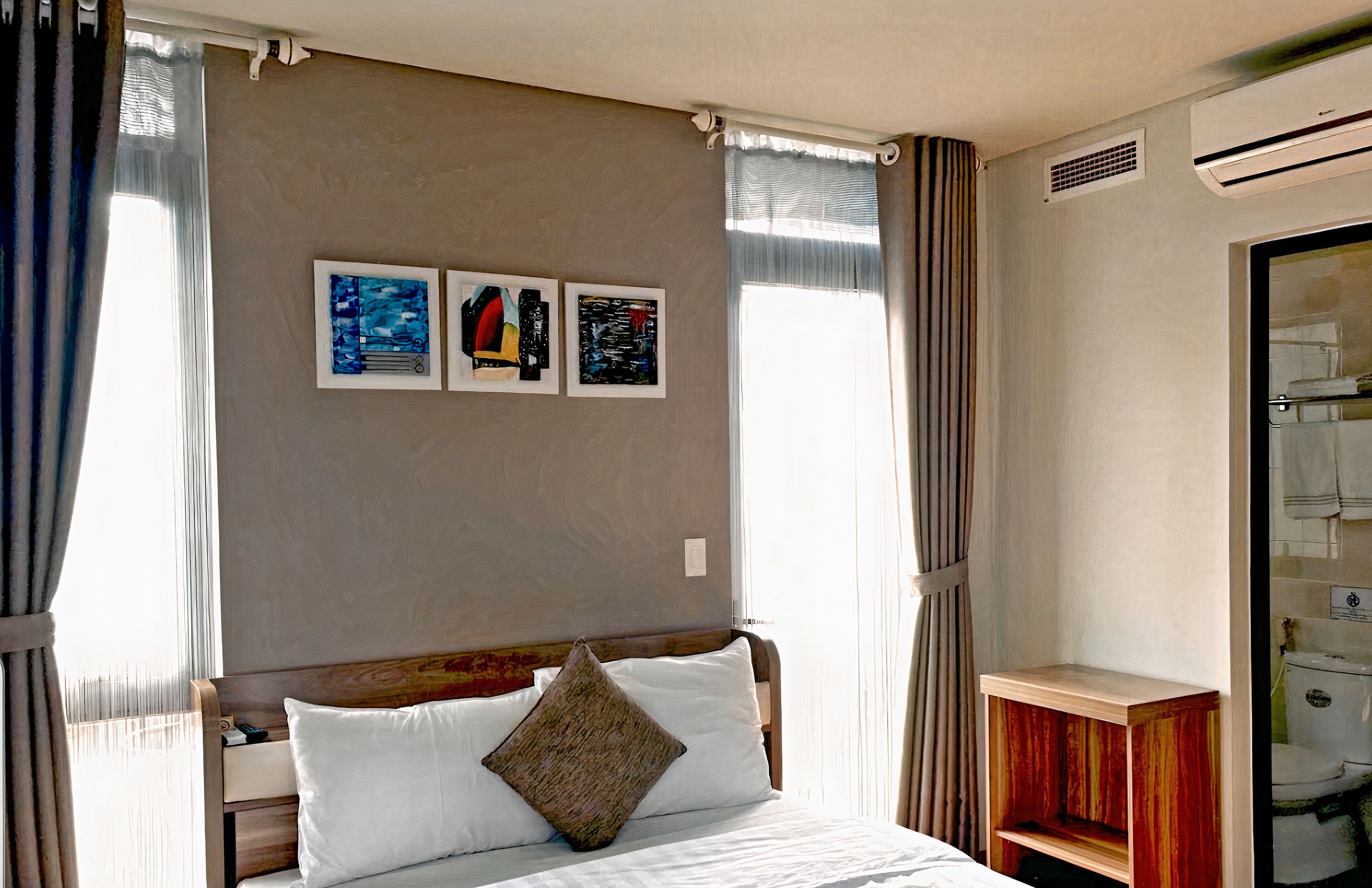 superior room | minibar, in-room safe, desk, laptop workspace