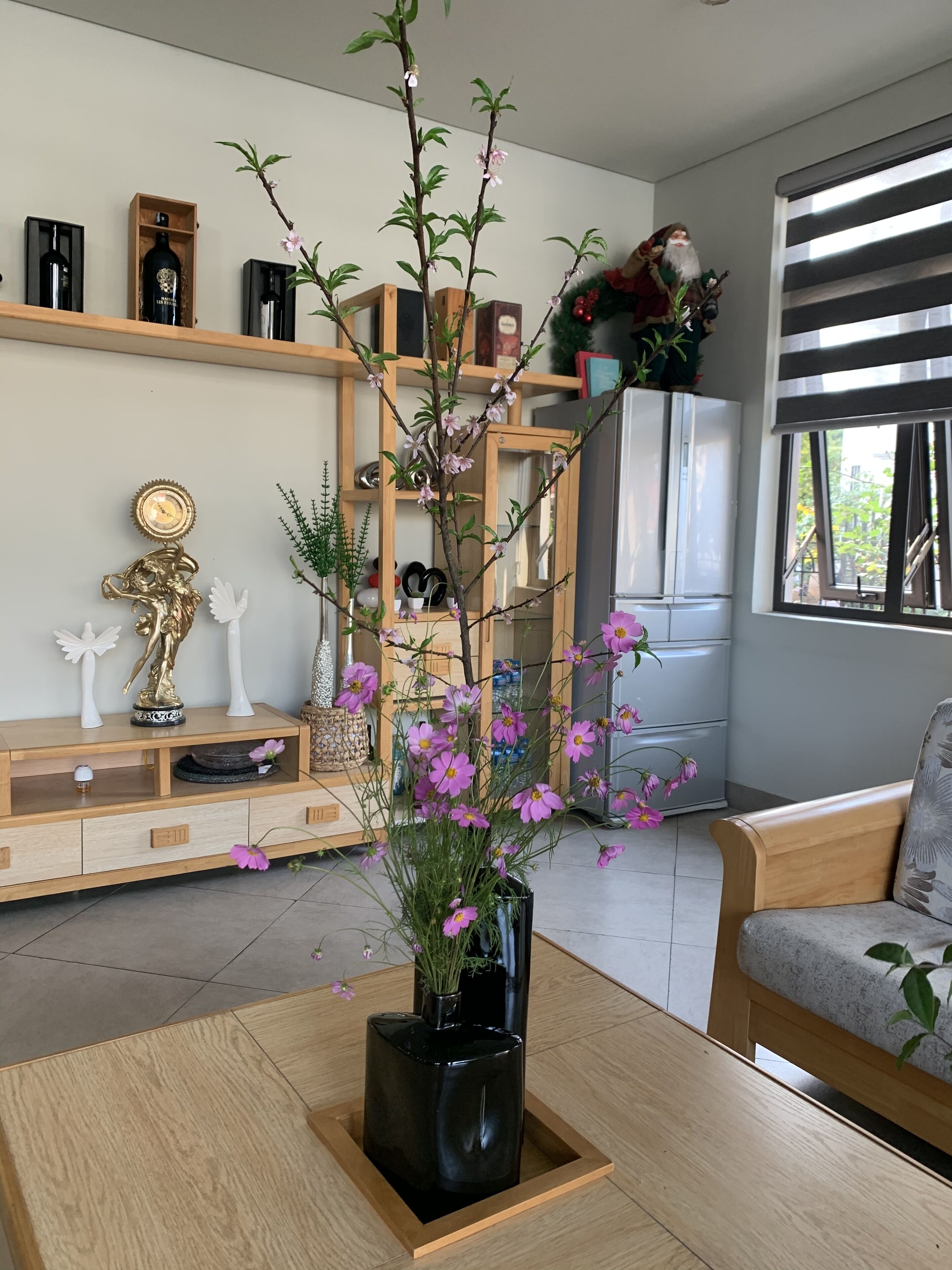 43-inch flat-screen tv with cable channels, tv