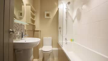The Courtyard | Kamar mandi | Pengering rambut, handuk, dan tisu toilet