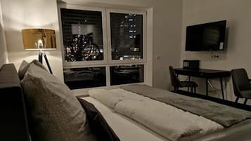 1 habitación, caja de seguridad en la habitación y escritorio