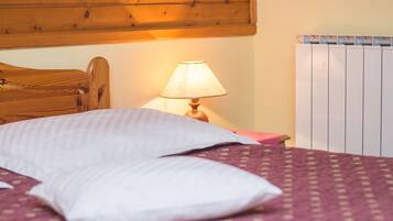 Desk, soundproofing, iron/ironing board, free WiFi