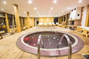 Bañera de hidromasaje interior