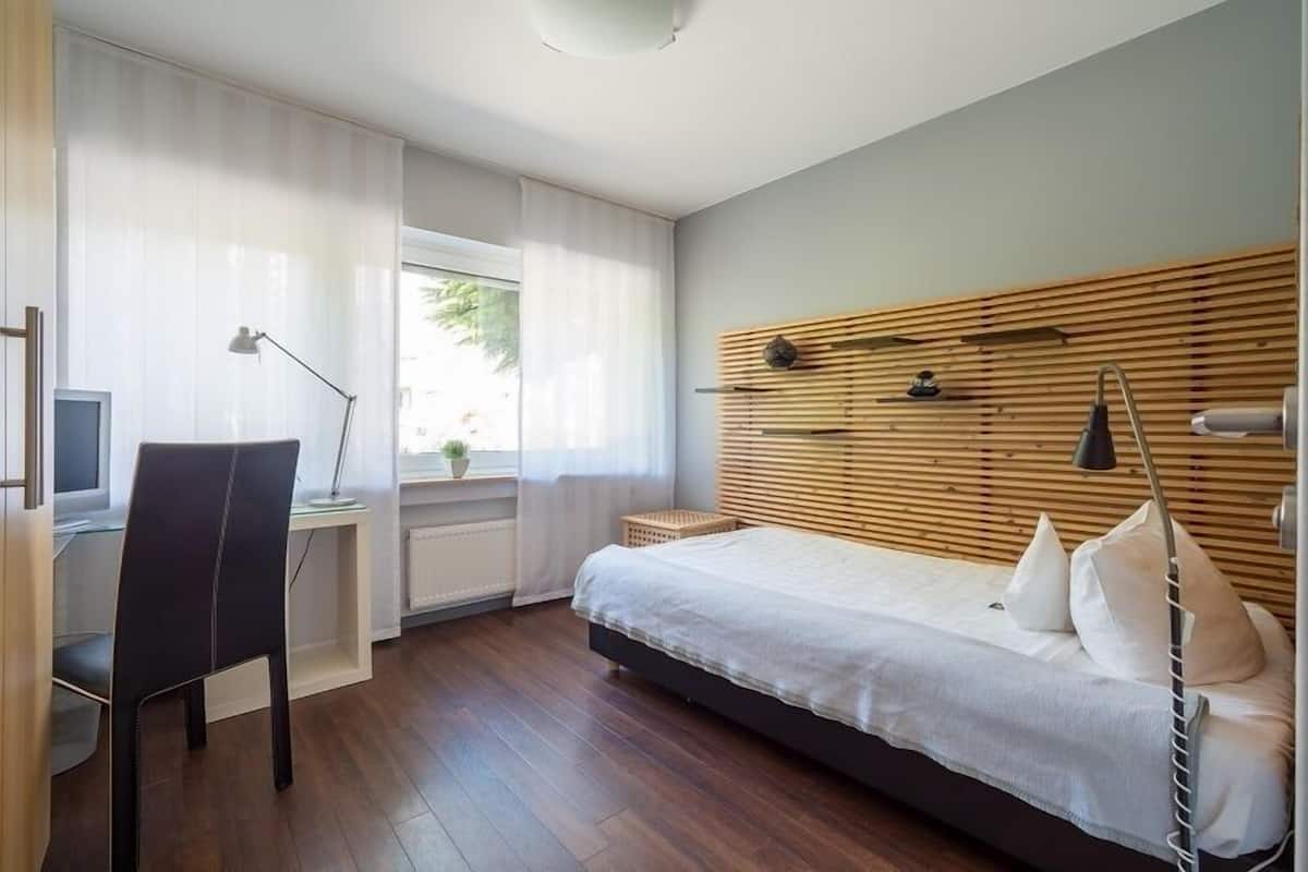 Single Room | Soundproofing, cribs (surcharge), rollaway beds (surcharge), WiFi (free)