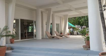 North Shores Inn