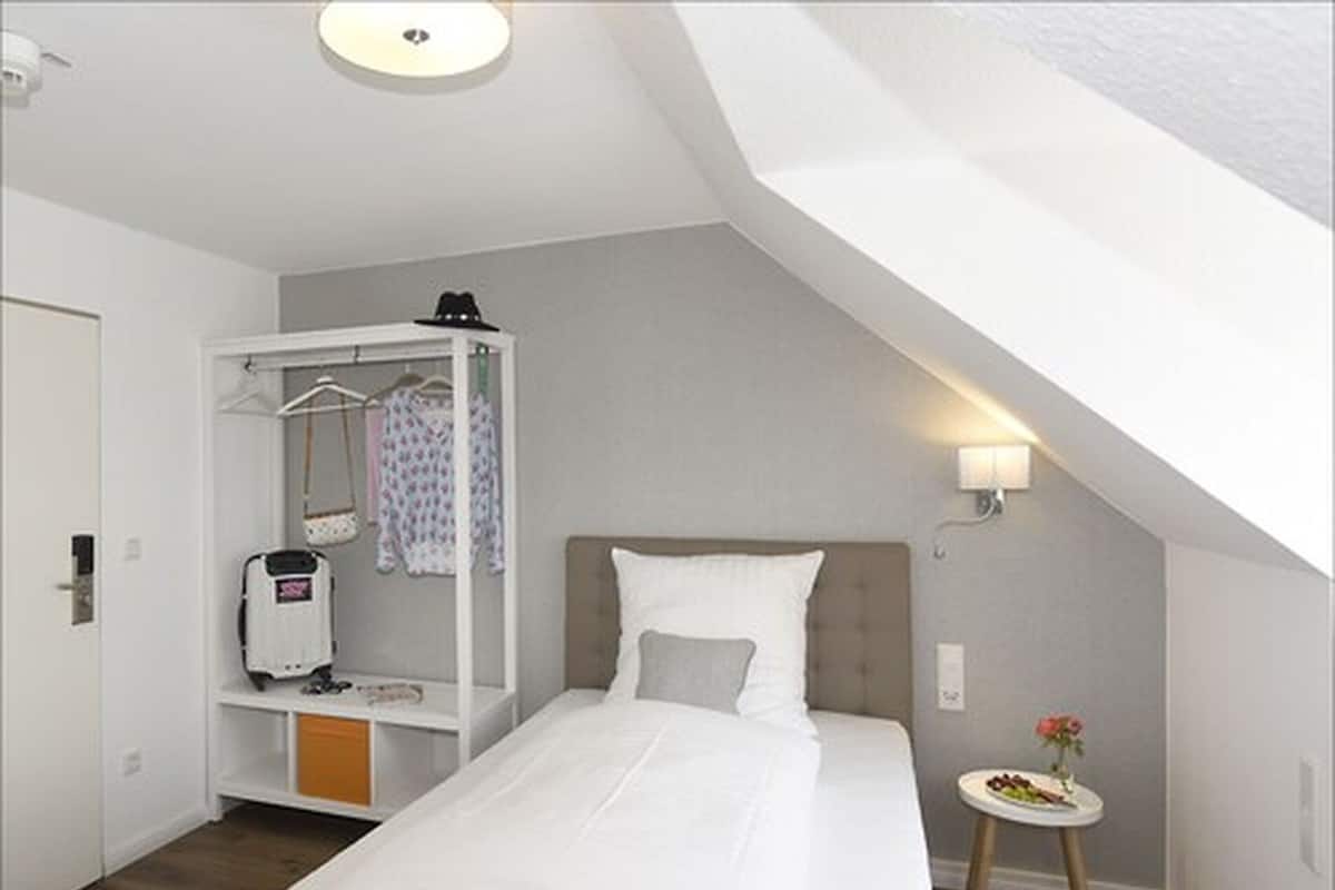 Superior Single Room | Hypo-allergenic bedding, individually decorated, desk, laptop workspace
