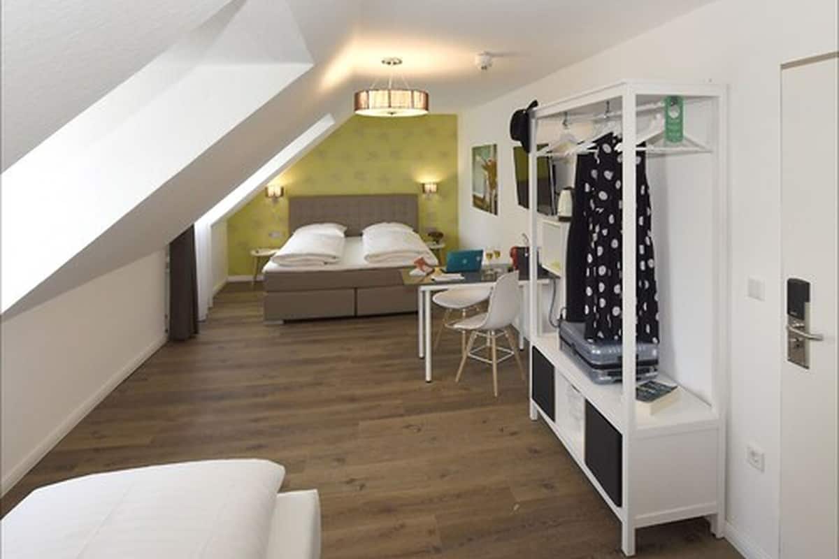 family studio suite | hypo-allergenic bedding, individually decorated, desk, laptop workspace