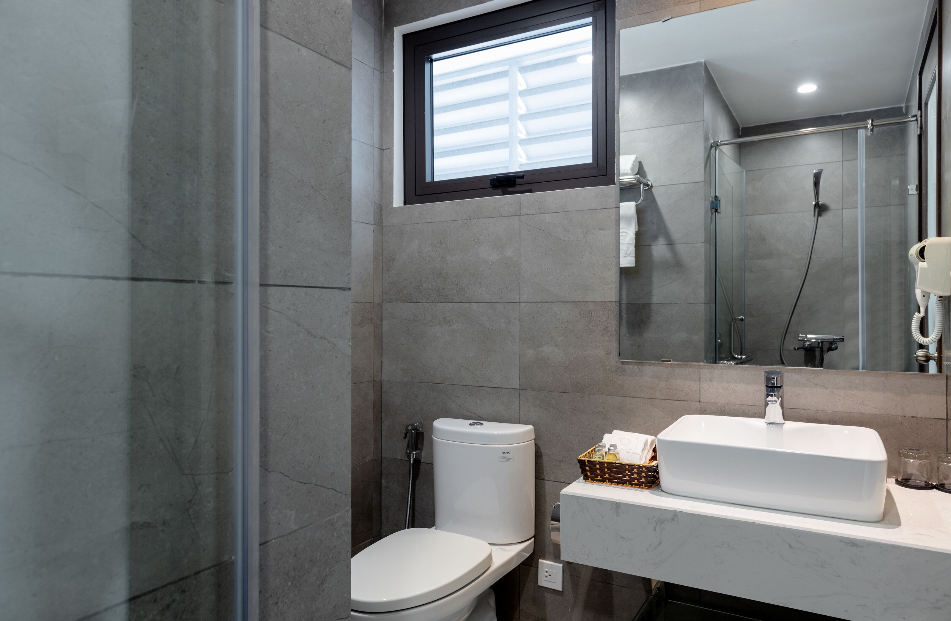 Habitación clásica (Premium with Window) | Regadera en el baño