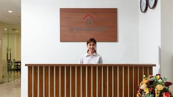 Quầy tiếp tân