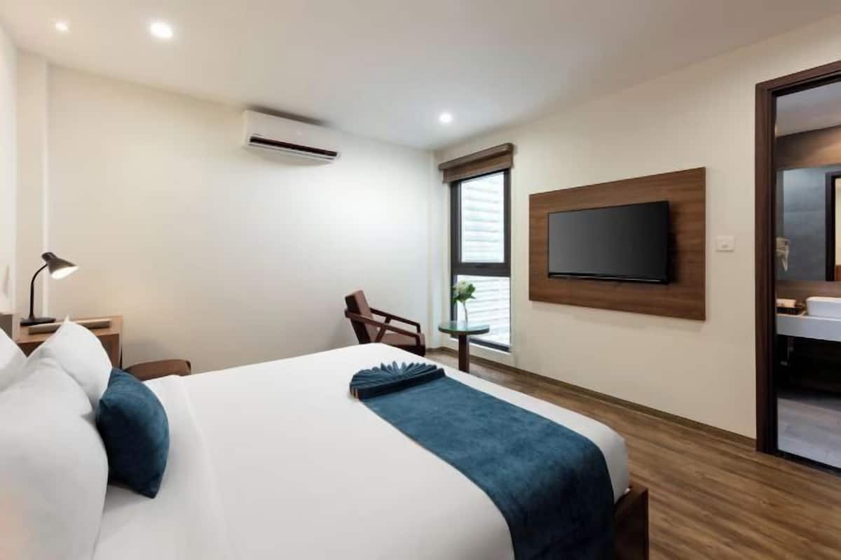 1 bedroom, individually furnished, desk, laptop workspace