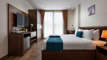 Studio, quang cảnh thành phố | Trang bị nội thất với thiết kế riêng biệt, bàn