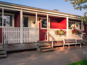 Studio | Front of property