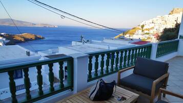 Traditional Studio Suite, Mezzanine | Balcony view