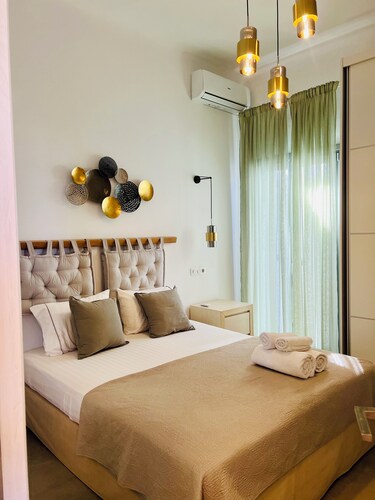 Gerani Deluxe Houses with Sea View 2